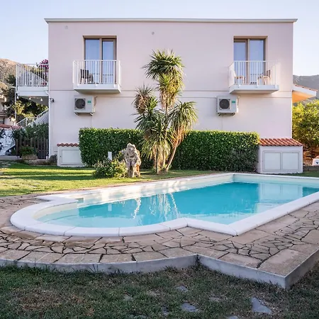 Гостевой дом L'oleandro Room's - & Da Giuseppe 4*